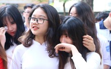 Lễ bế giảng đẫm nước mắt của học sinh tại ngôi trường có nguy cơ đổ sập giữa lòng Hà Nội