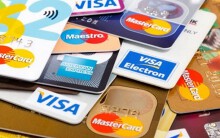 Khi sử dụng thẻ tín dụng, chủ thẻ cần chi trả những chi phí gì?