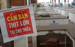 Chính quyền cấm bán thịt lợn, cả trăm sạp phải ngưng hoạt động
