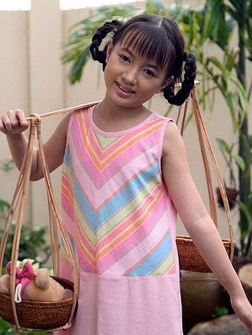 Sao nhí Việt ngày ấy - bây giờ: Người vật lộn trong showbiz, kẻ lấy chồng từ năm 19 tuổi - Ảnh 13. Sao nhí Việt ngày ấy - bây giờ: Người vật lộn trong showbiz, kẻ lấy chồng từ năm 19 tuổi - Ảnh 13.