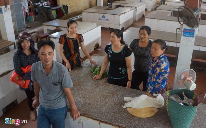 Chính quyền cấm bán thịt lợn, cả trăm sạp phải ngưng hoạt động - Ảnh 3. Chính quyền cấm bán thịt lợn, cả trăm sạp phải ngưng hoạt động - Ảnh 3.