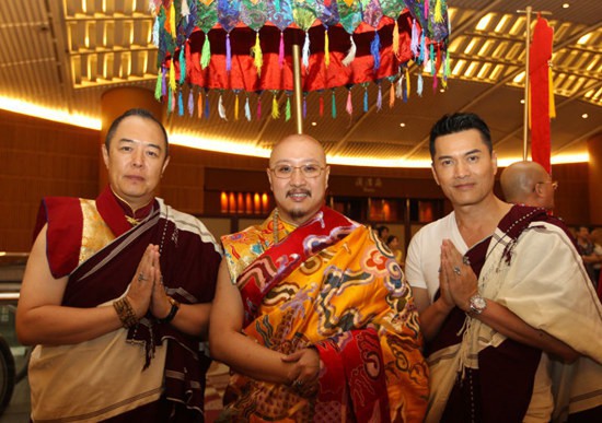 Diễn viên Hoàn châu cách cách: Vị hoàng đế đa tình, ruồng bỏ vợ con, từng phải đi tu vì quá tai tiếng - Ảnh 7. Diễn viên Hoàn châu cách cách: Vị hoàng đế đa tình, ruồng bỏ vợ con, từng phải đi tu vì quá tai tiếng - Ảnh 7.