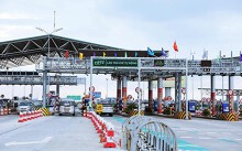 Lái xe 'nộp tiền mặt' vào làn thu phí tự động sẽ phạt đến 1,2 triệu đồng