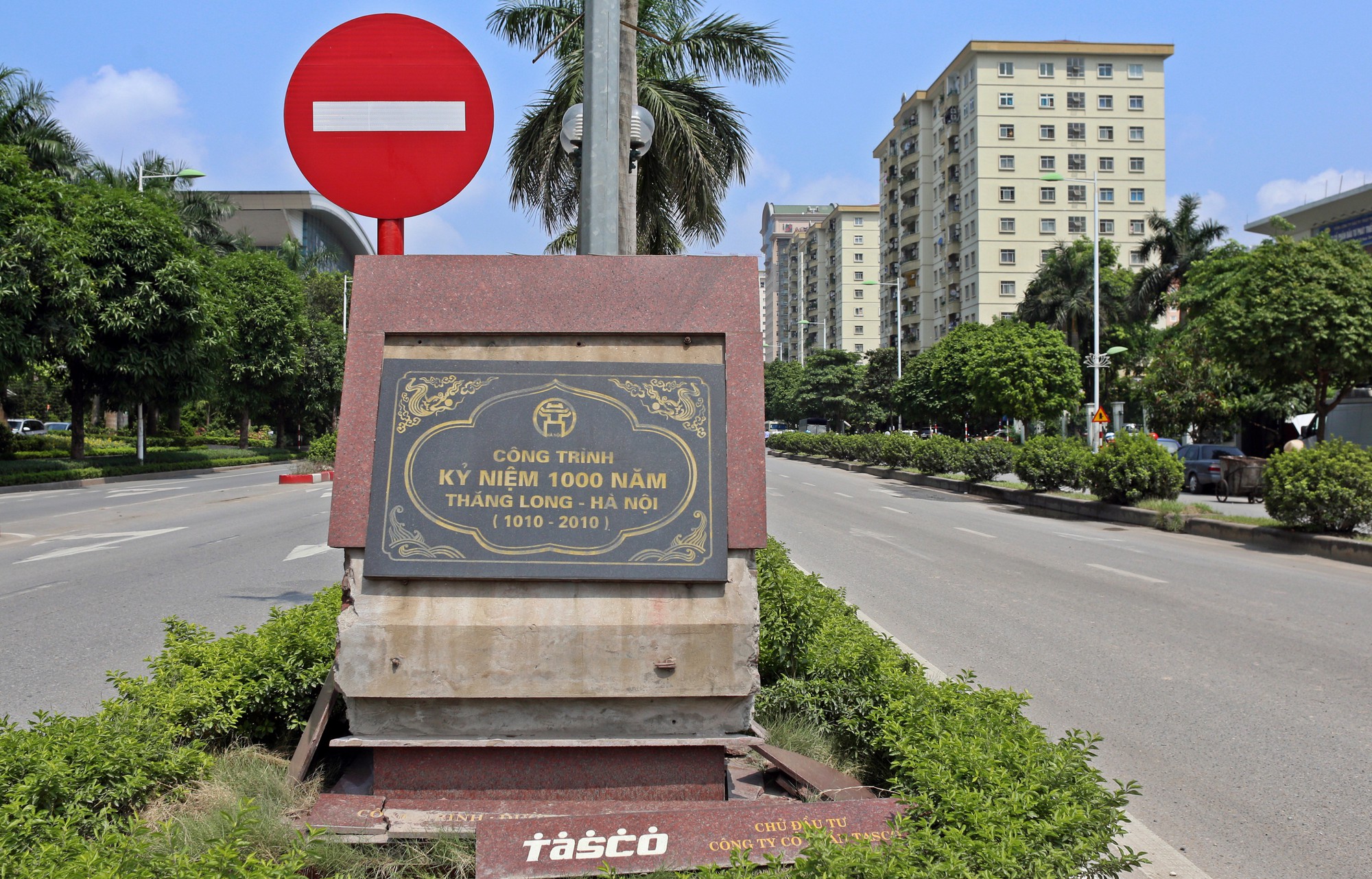Cận cảnh dự án đường BT đầy sai phạm của Tasco ở Hà Nội - Ảnh 3. Cận cảnh dự án đường BT đầy sai phạm của Tasco ở Hà Nội - Ảnh 3.