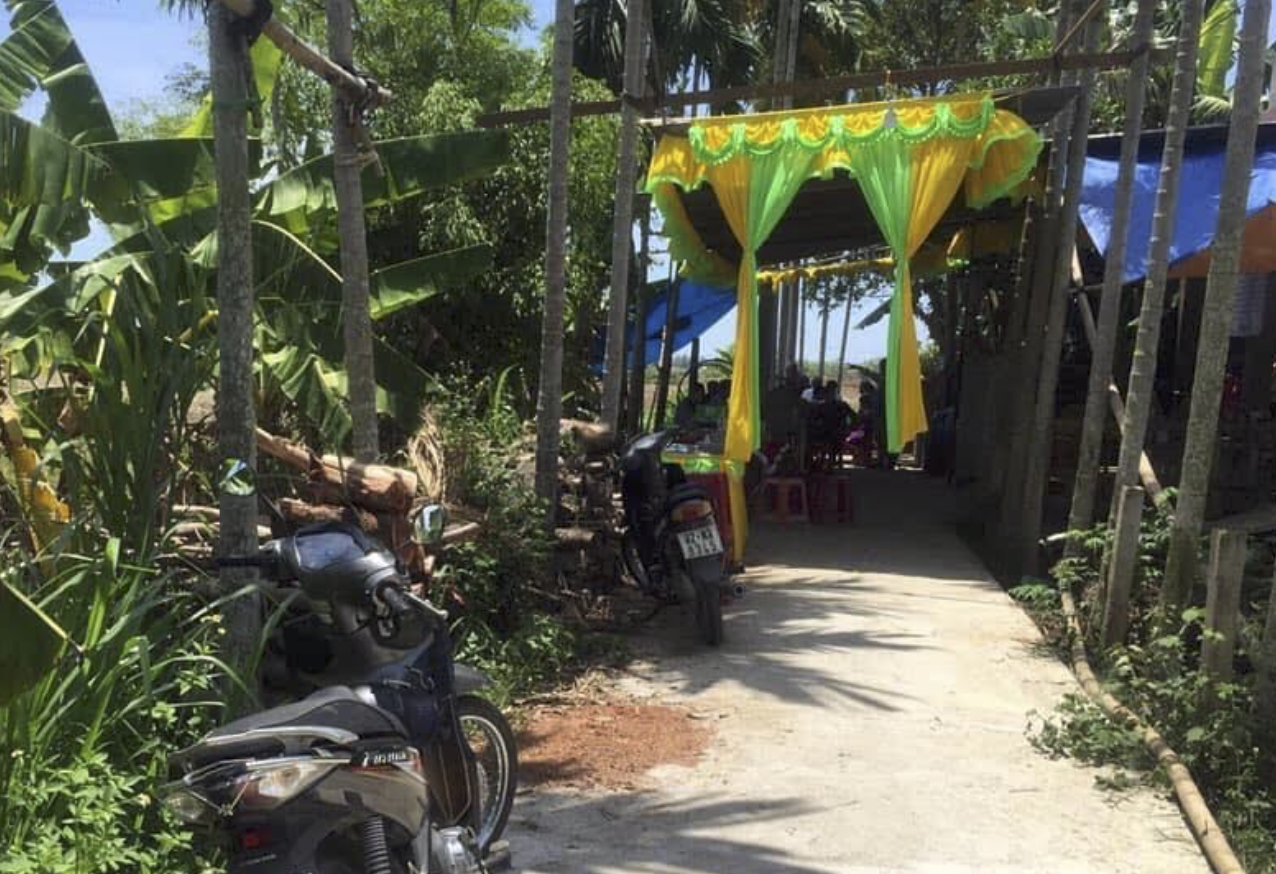 Người lái ô tô tông chết hai mẹ con ở Quảng Nam đã đầu thú - Ảnh 1. Người lái ô tô tông chết hai mẹ con ở Quảng Nam đã đầu thú - Ảnh 1.