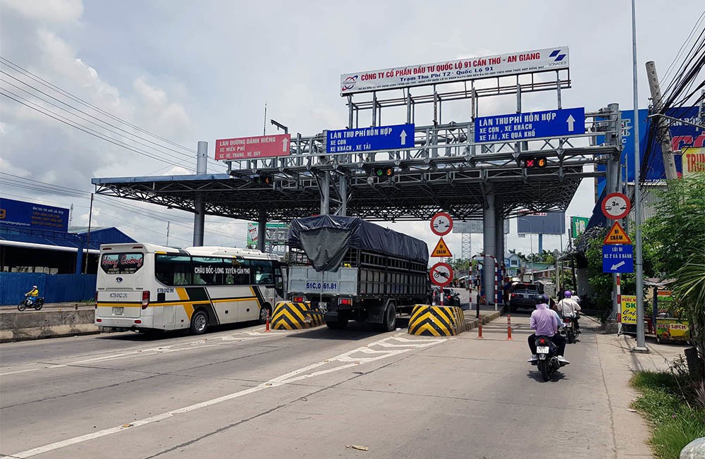 BOT T2 Cần Thơ liên tục xả trạm: Tổng cục Đường bộ yêu cầu đếm xe từ hôm nay - Ảnh 1. BOT T2 Cần Thơ liên tục xả trạm: Tổng cục Đường bộ yêu cầu đếm xe từ hôm nay - Ảnh 1.