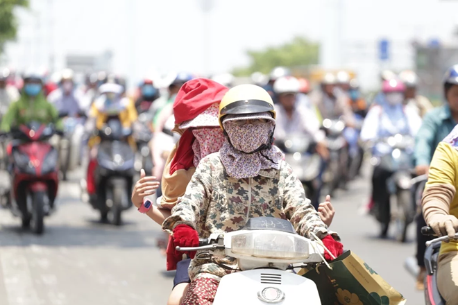 Miền Bắc, miền Trung nắng nóng có nơi lên đến 40 độ C - Ảnh 1.