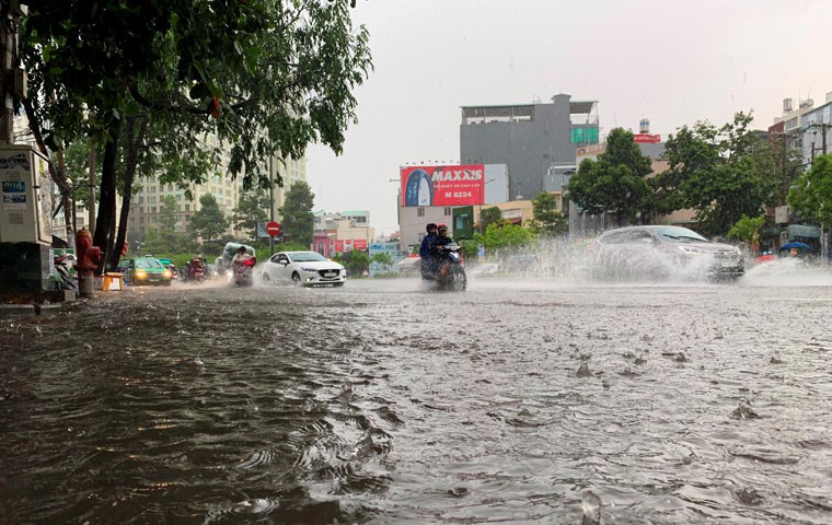 TP HCM: Hồ điều tiết thông minh chống ngập bị ngập lụt sau mưa lớn - Ảnh 1. TP HCM: Hồ điều tiết thông minh chống ngập bị ngập lụt sau mưa lớn - Ảnh 1.