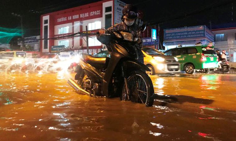 TP HCM: Hồ điều tiết thông minh chống ngập bị ngập lụt sau mưa lớn - Ảnh 11. TP HCM: Hồ điều tiết thông minh chống ngập bị ngập lụt sau mưa lớn - Ảnh 11.