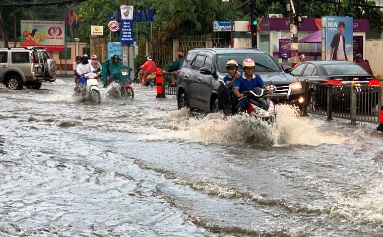 TP HCM: Hồ điều tiết thông minh chống ngập bị ngập lụt sau mưa lớn - Ảnh 6. TP HCM: Hồ điều tiết thông minh chống ngập bị ngập lụt sau mưa lớn - Ảnh 6.
