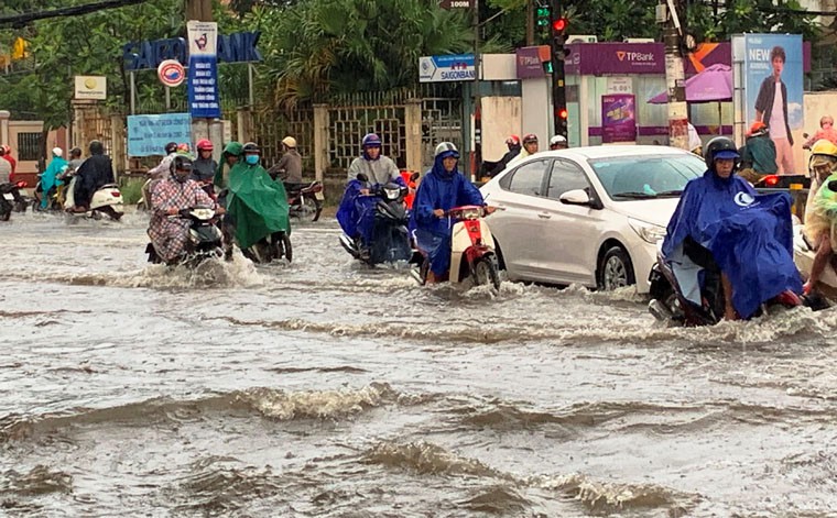 TP HCM: Hồ điều tiết thông minh chống ngập bị ngập lụt sau mưa lớn - Ảnh 7. TP HCM: Hồ điều tiết thông minh chống ngập bị ngập lụt sau mưa lớn - Ảnh 7.