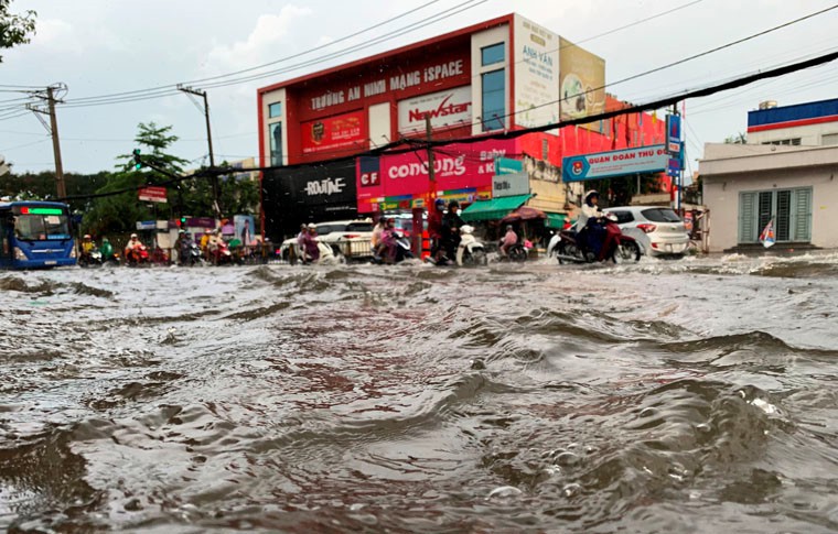 TP HCM: Hồ điều tiết thông minh chống ngập bị ngập lụt sau mưa lớn - Ảnh 8. TP HCM: Hồ điều tiết thông minh chống ngập bị ngập lụt sau mưa lớn - Ảnh 8.