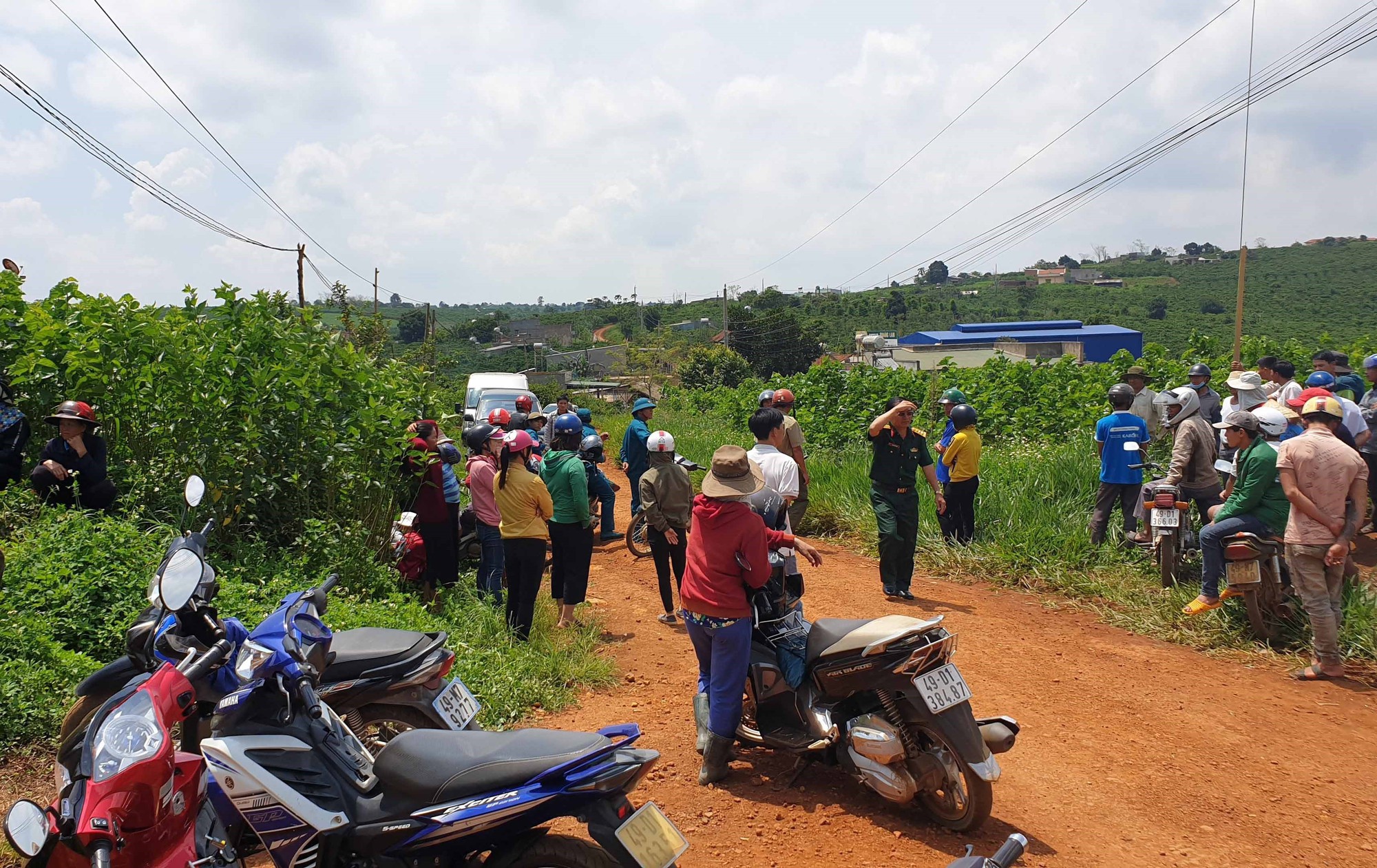 Lâm Đồng: Bắt khẩn cấp đối tượng sát hại 3 bà cháu rồi phi tang trong vườn cà phê - Ảnh 3.