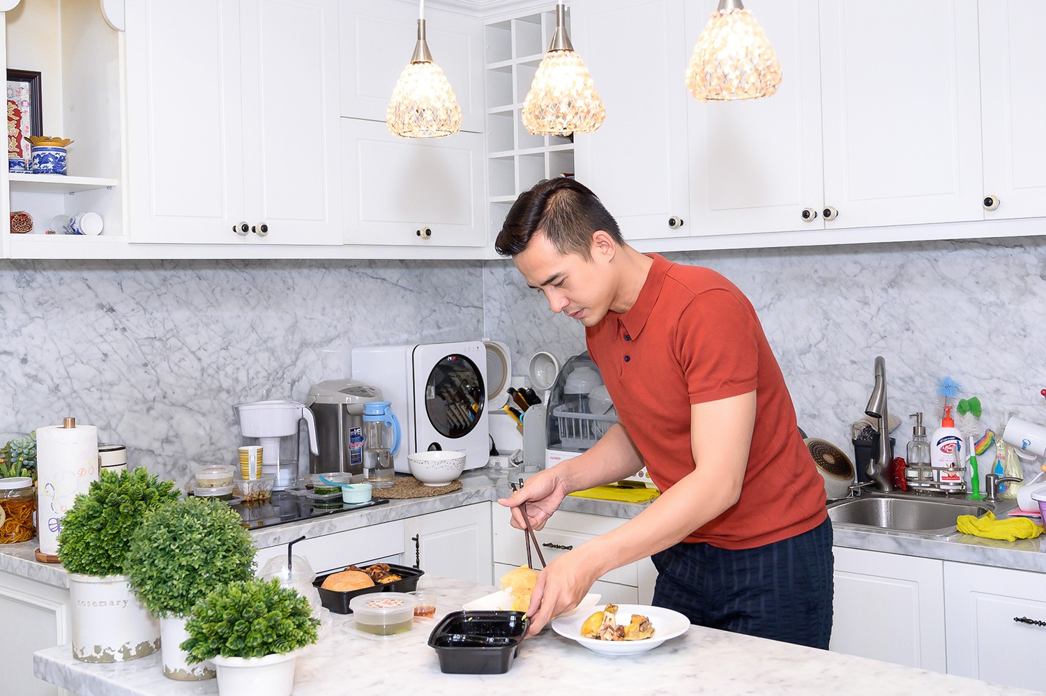 Một ngày vắng vợ của ông bố quốc dân Lương Thế Thành: Vừa chăm con giỏi, vừa đảm đang việc nhà - Ảnh 14. Một ngày vắng vợ của ông bố quốc dân Lương Thế Thành: Vừa chăm con giỏi, vừa đảm đang việc nhà - Ảnh 14.