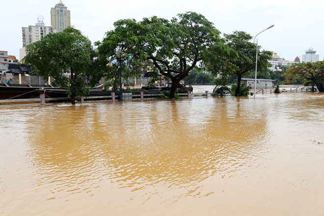 Thành phố vùng biên Móng Cái ngập nặng, 1 người mất tích - Ảnh 2.