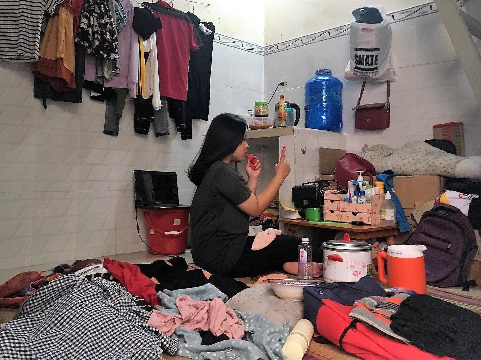 Sống kiểu trạch, ba tháng không ra phố - Ảnh 1.