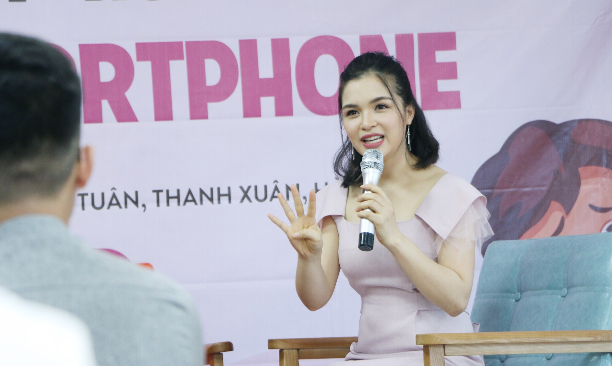 Dạy con thời 4.0: Trẻ nghiện smartphone, cha mẹ nên làm gì? - Ảnh 3. Dạy con thời 4.0: Trẻ nghiện smartphone, cha mẹ nên làm gì? - Ảnh 3.