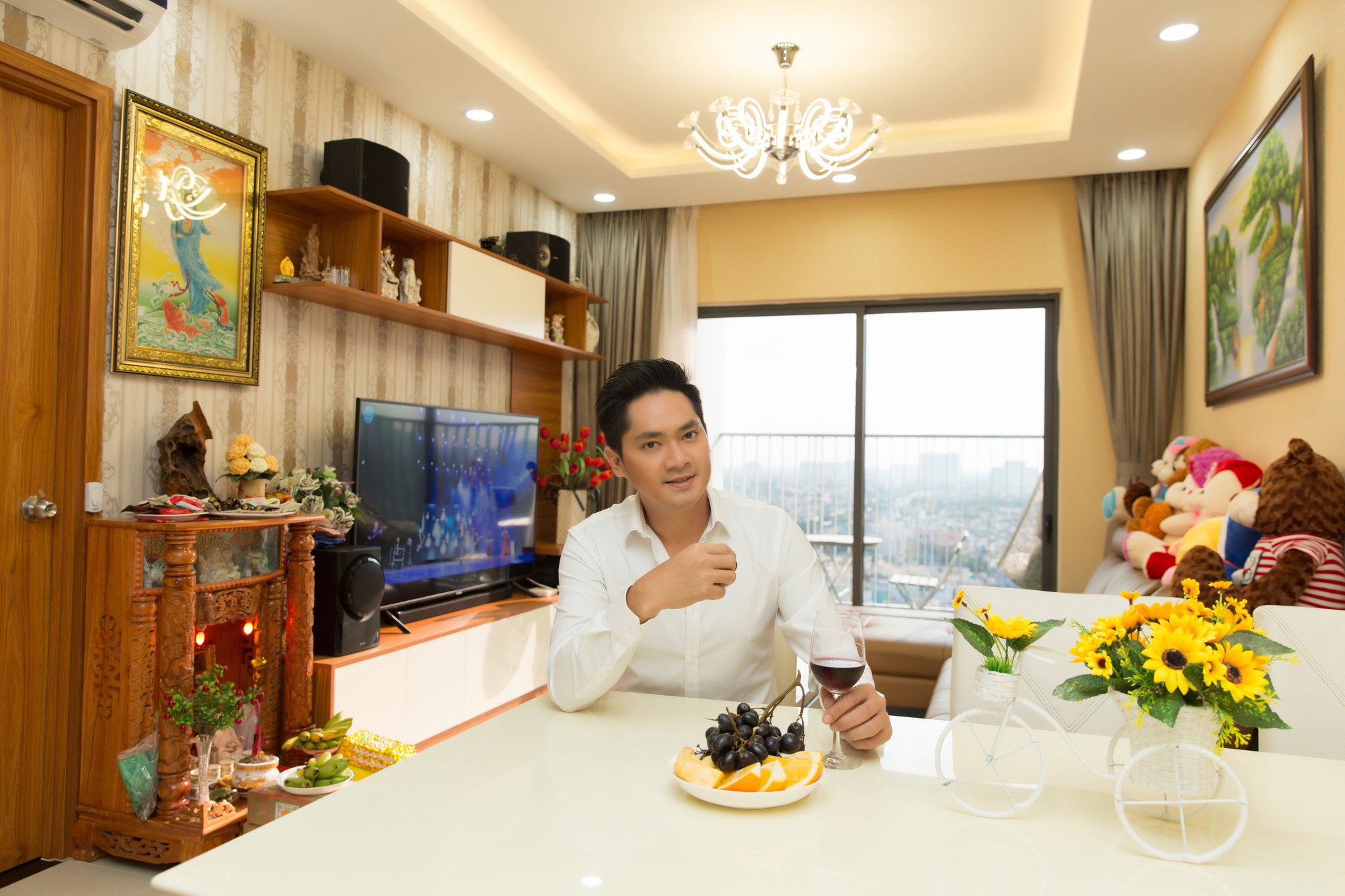 Diễn viên Minh Luân tự hào khoe căn hộ rộng 100 m2 sau 10 năm lập nghiệp ở TP HCM - Ảnh 4. Diễn viên Minh Luân tự hào khoe căn hộ rộng 100 m2 sau 10 năm lập nghiệp ở TP HCM - Ảnh 4.