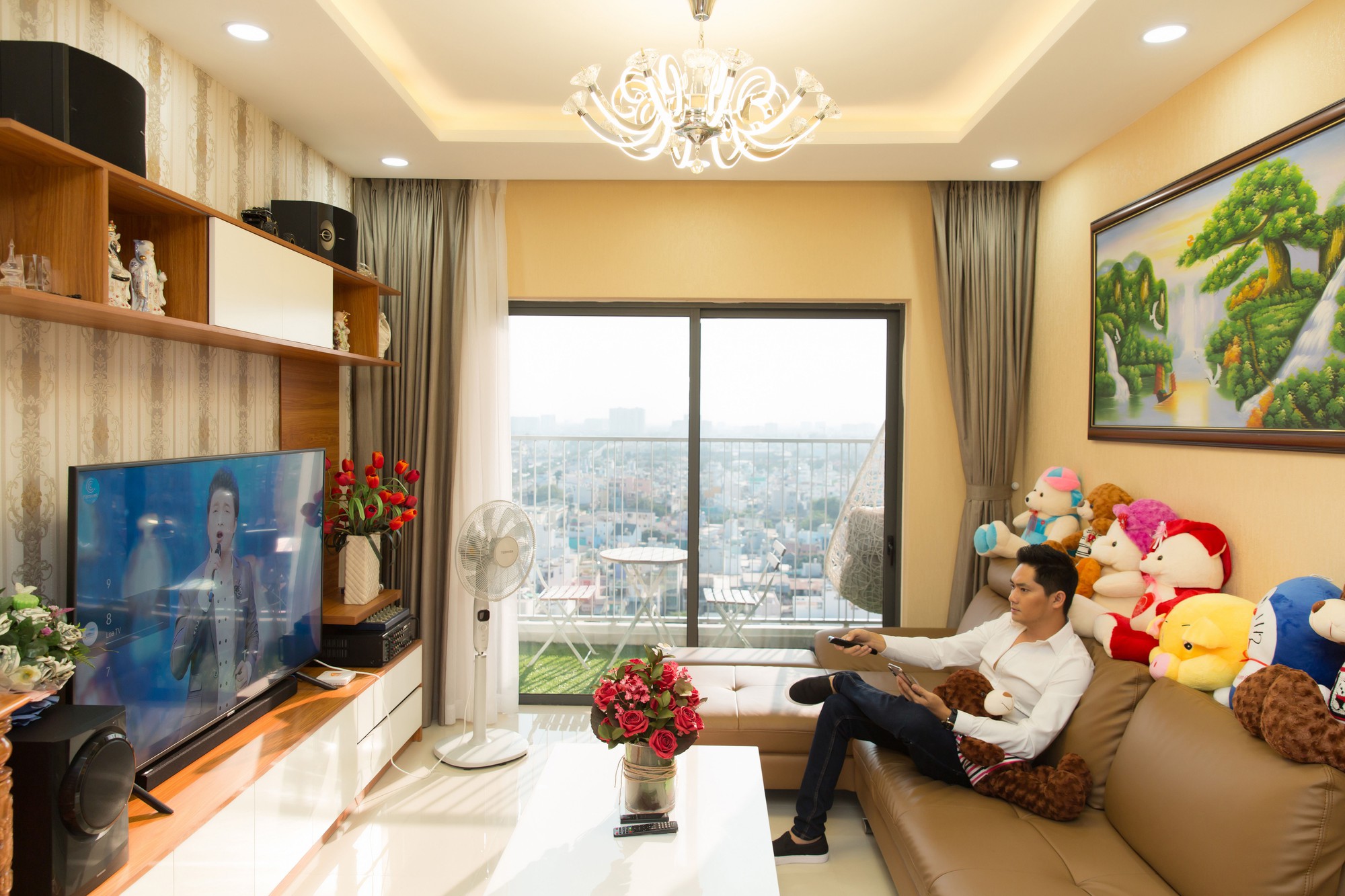 Diễn viên Minh Luân tự hào khoe căn hộ rộng 100 m2 sau 10 năm lập nghiệp ở TP HCM - Ảnh 3. Diễn viên Minh Luân tự hào khoe căn hộ rộng 100 m2 sau 10 năm lập nghiệp ở TP HCM - Ảnh 3.