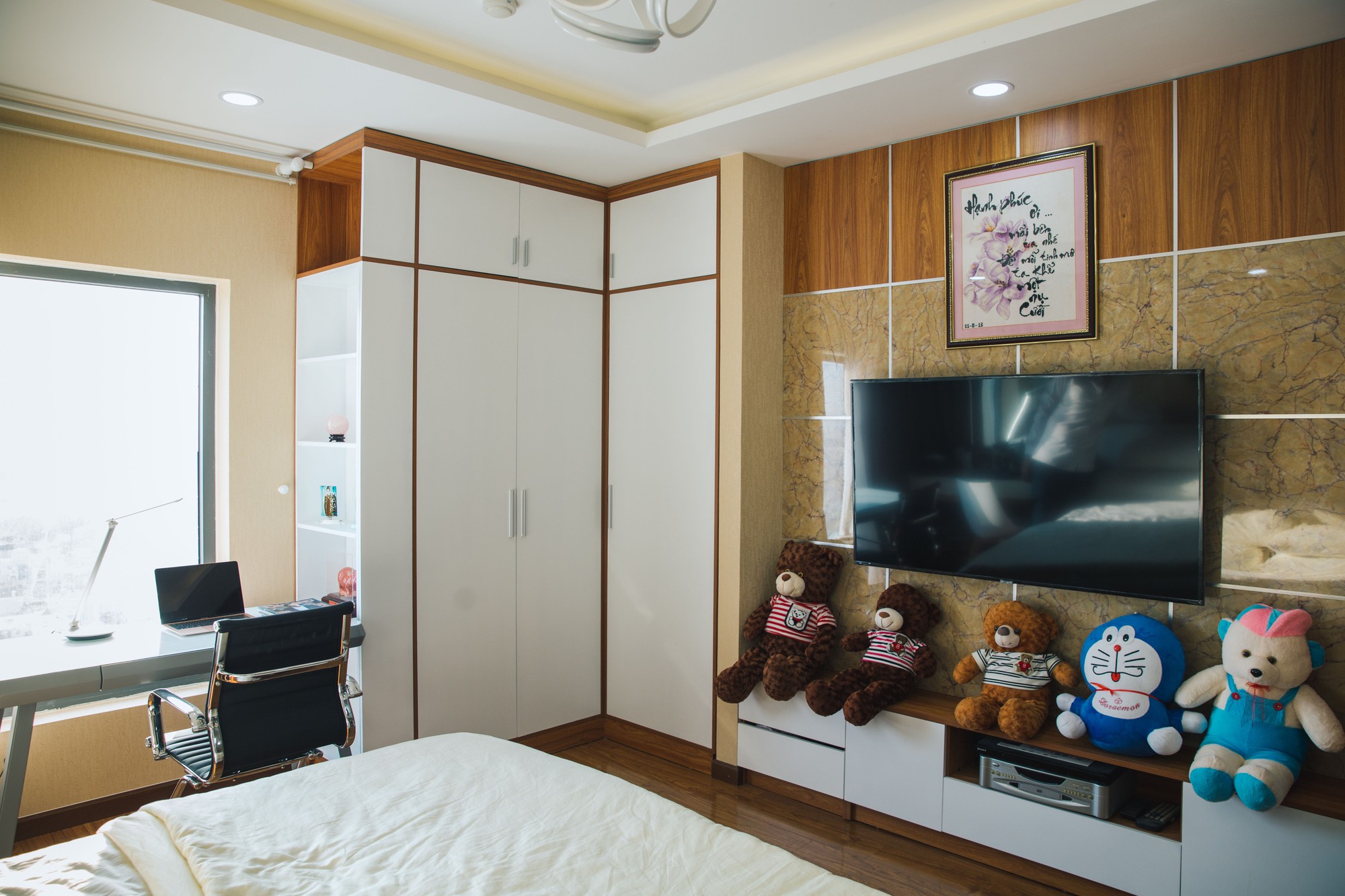 Diễn viên Minh Luân tự hào khoe căn hộ rộng 100 m2 sau 10 năm lập nghiệp ở TP HCM - Ảnh 11. Diễn viên Minh Luân tự hào khoe căn hộ rộng 100 m2 sau 10 năm lập nghiệp ở TP HCM - Ảnh 11.