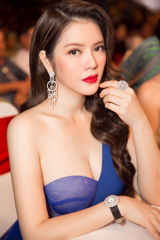 Đá xéo Lý Nhã Kỳ bằng tục ngữ, khán giả khuyên Ngọc Trinh nên im lặng kẻo thành hớ - Ảnh 2. Đá xéo Lý Nhã Kỳ bằng tục ngữ, khán giả khuyên Ngọc Trinh nên im lặng kẻo thành hớ - Ảnh 2.