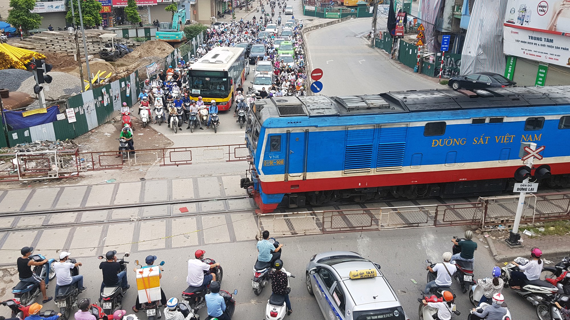Bộ GTVT lý giải việc đường sắt yếu kém, lạc hậu - Ảnh 1.