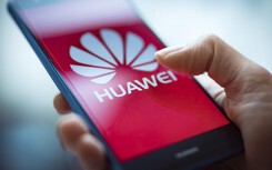 Quay lưng lại với Huawei, người dùng chuyển mối quan tâm sang Samsung và Xiaomi