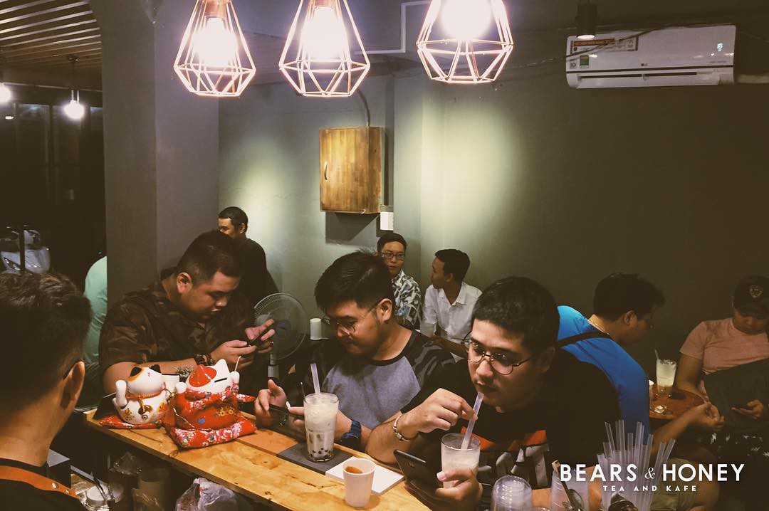 Gọi tên những quán cà phê ở TP. HCM là nơi tụ họp thường xuyên của người LGBT - Ảnh 4. Gọi tên những quán cà phê ở TP. HCM là nơi tụ họp thường xuyên của người LGBT - Ảnh 4.