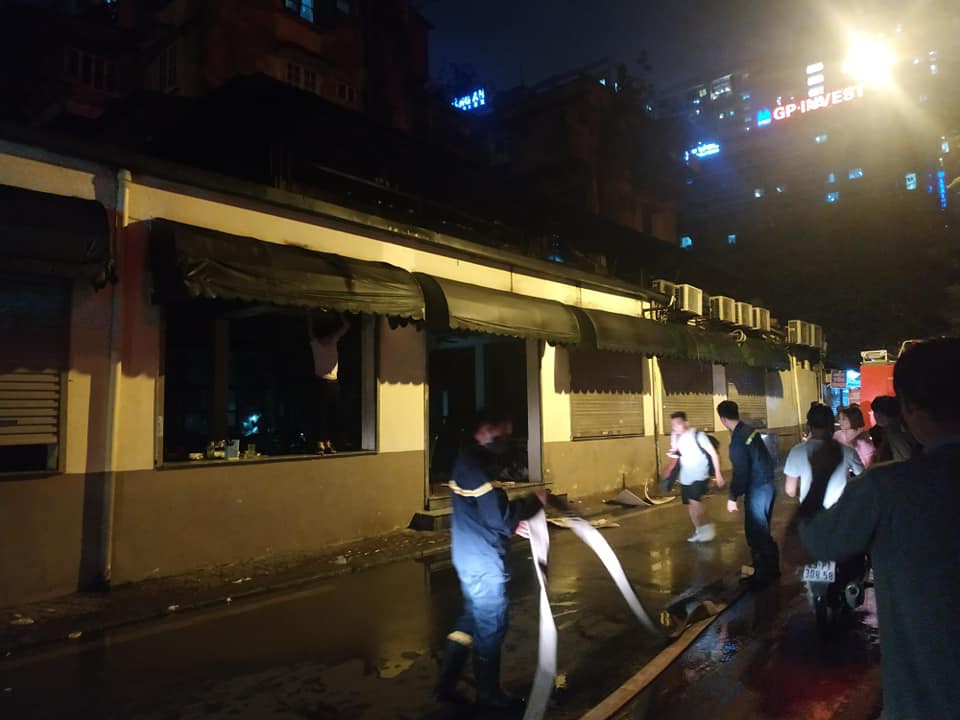 Hà Nội: Cháy lớn tại nhà hàng bia Hải Xồm trong đêm - Ảnh 3.