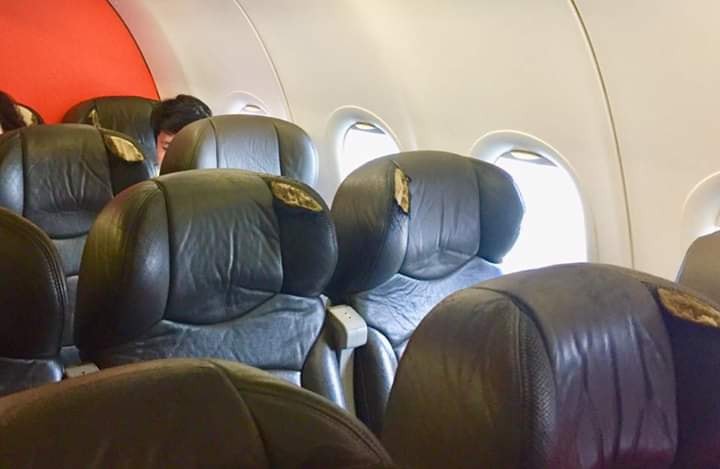 Đại diện Jetstar Pacific giải thích việc ghế máy bay rách bươm nhưng chưa được thay - Ảnh 1. Đại diện Jetstar Pacific giải thích việc ghế máy bay rách bươm nhưng chưa được thay - Ảnh 1.