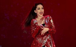 Á hậu Bùi Phương Nga gợi cảm cover bản hit của Hà Hồ