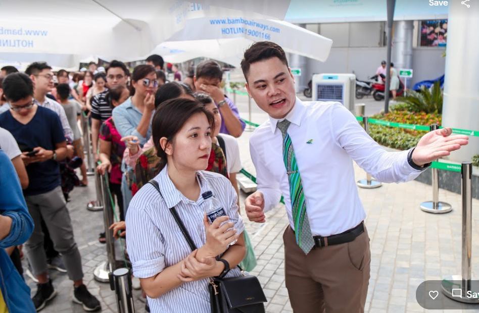 Hàng nghìn người săn vé máy bay ưu đãi tại Bamboo Airways Tower 265 Cầu Giấy - Ảnh 1. Hàng nghìn người săn vé máy bay ưu đãi tại Bamboo Airways Tower 265 Cầu Giấy - Ảnh 1.