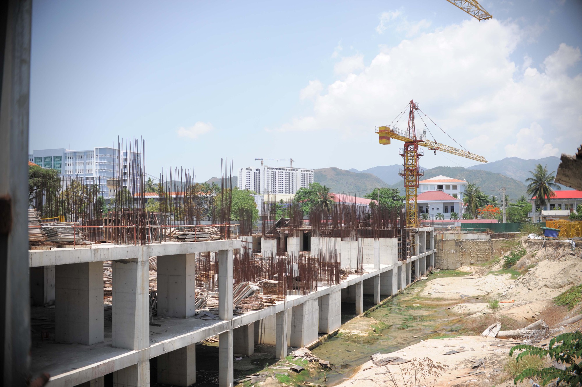 Cận cảnh siêu dự án buộc điều chỉnh qui hoạch để giảm áp lực hạ tầng ở Nha Trang - Ảnh 4.