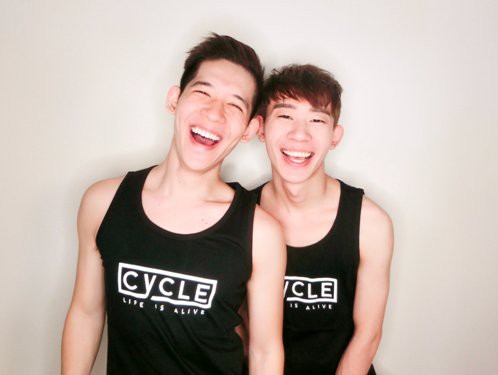 Người LGBT ở Đài Loan (Trung Quốc) vui mừng khi được kết hôn đồng giới nhưng cặp đồng tính điển trai này lại đau buồn vì lí do không ngờ - Ảnh 3. Người LGBT ở Đài Loan (Trung Quốc) vui mừng khi được kết hôn đồng giới nhưng cặp đồng tính điển trai này lại đau buồn vì lí do không ngờ - Ảnh 3.