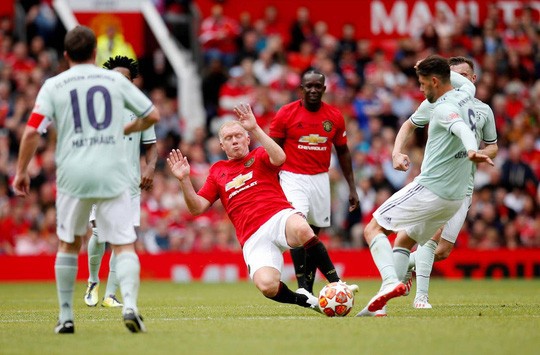 Ferguson tái xuất, Man United đè bẹp Bayern Munich ở Old Trafford - Ảnh 6.