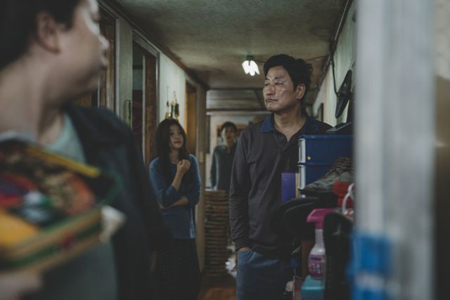 Có gì trong bộ phim Hàn Quốc đầu tiên giành giải Cành Cọ Vàng? - Ảnh 3.