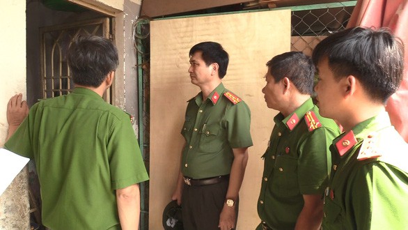 Vụ án cả nhà chết trong phòng trọ ở Bình Dương: Nghi người chồng cắt cổ vợ con - Ảnh 6. Vụ án cả nhà chết trong phòng trọ ở Bình Dương: Nghi người chồng cắt cổ vợ con - Ảnh 6.