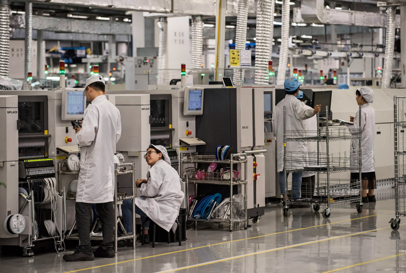 Bên trong Huawei: Đế chế công nghệ bí ẩn của thế giới nhưng là niềm mơ ước của người lao động Trung Quốc - Ảnh 3. Bên trong Huawei: Đế chế công nghệ bí ẩn của thế giới nhưng là niềm mơ ước của người lao động Trung Quốc - Ảnh 3.