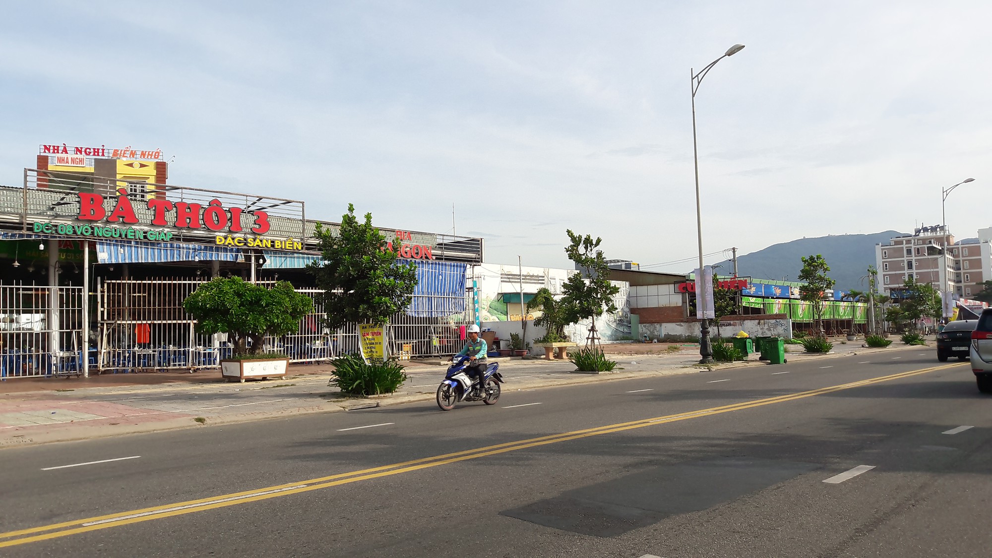 Điểm mặt những nhà hàng, quán tạm làm không phép, hết hạn ở Đà Nẵng - Ảnh 11. Điểm mặt những nhà hàng, quán tạm làm không phép, hết hạn ở Đà Nẵng - Ảnh 11.