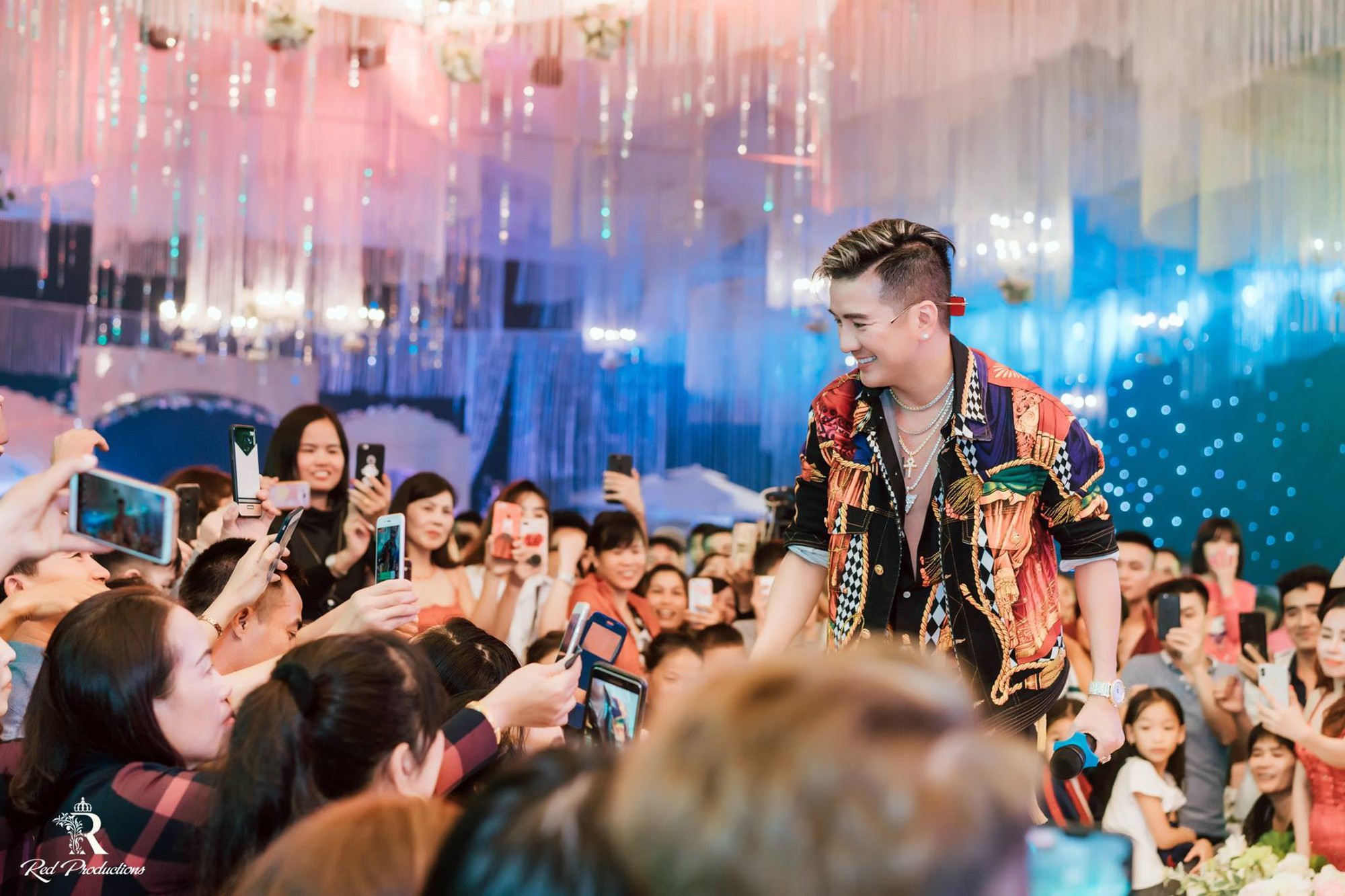 Đàm Vĩnh Hưng và nghịch lí mang tên sự tẩy chay - Ảnh 3. Đàm Vĩnh Hưng và nghịch lí mang tên sự tẩy chay - Ảnh 3.