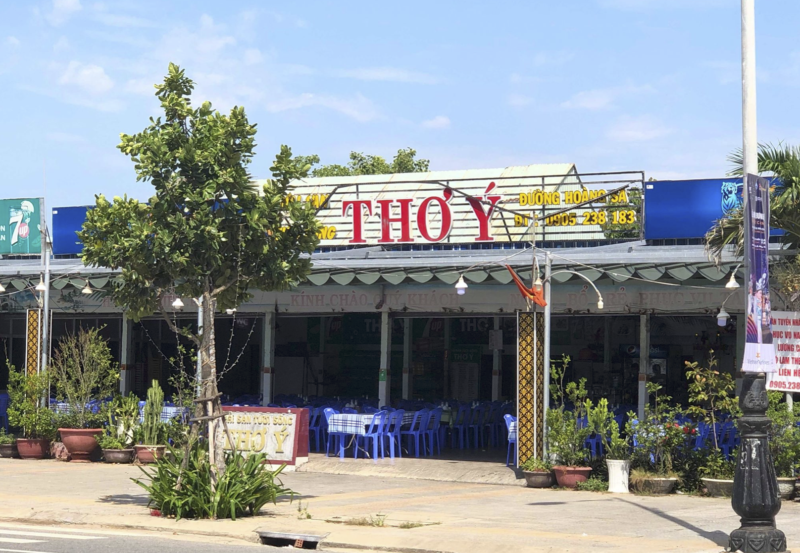 Điểm mặt những nhà hàng, quán tạm làm không phép, hết hạn ở Đà Nẵng - Ảnh 6. Điểm mặt những nhà hàng, quán tạm làm không phép, hết hạn ở Đà Nẵng - Ảnh 6.
