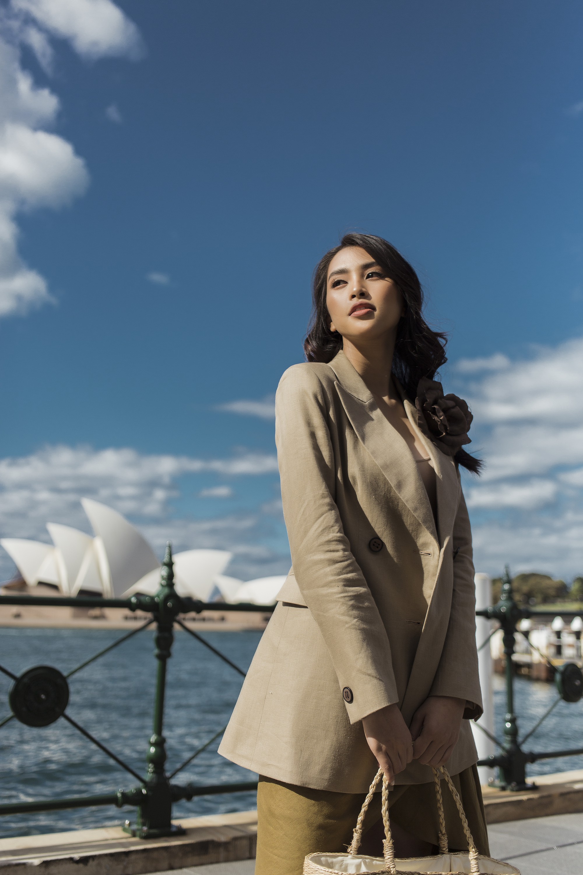 Đỗ Mỹ Linh - Tiểu Vy đẹp ngẩn ngơ giữa mùa thu Sydney - Ảnh 9. Đỗ Mỹ Linh - Tiểu Vy đẹp ngẩn ngơ giữa mùa thu Sydney - Ảnh 9.