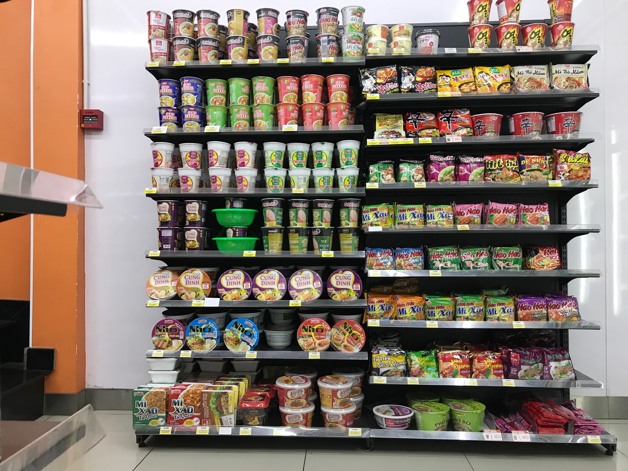 Tan giấc mộng mở nghìn cửa hàng tại Việt Nam, hai đại gia ngoại 7-Eleven, GS25 bán cơm trưa, bánh tráng trộn, hột vịt lộn - Ảnh 6.