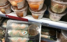 Tan giấc mộng mở nghìn cửa hàng tại Việt Nam, hai đại gia ngoại 7-Eleven, GS25 bán cơm trưa, bánh tráng trộn, hột vịt lộn