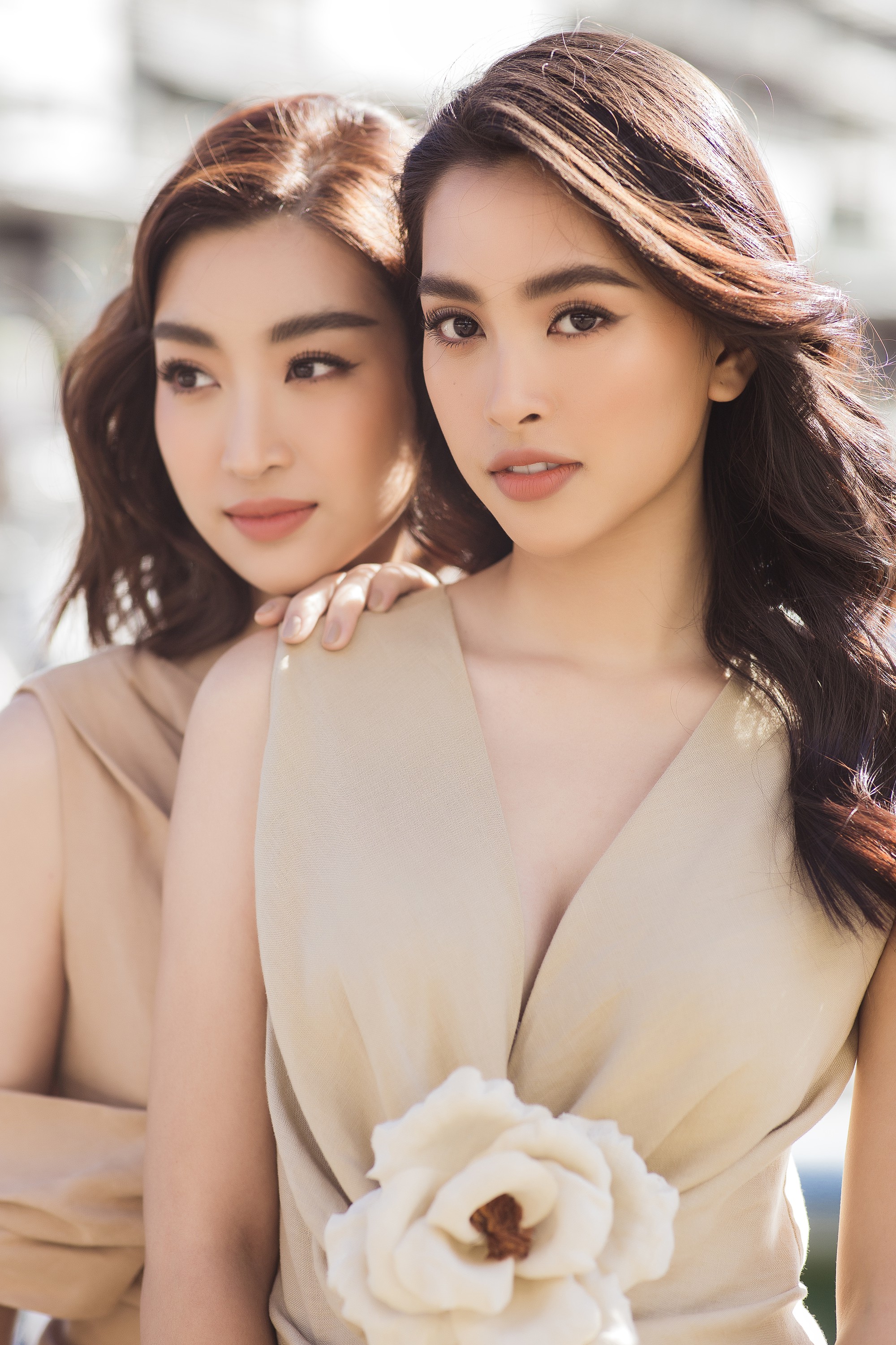 Đỗ Mỹ Linh - Tiểu Vy đẹp ngẩn ngơ giữa mùa thu Sydney - Ảnh 1. Đỗ Mỹ Linh - Tiểu Vy đẹp ngẩn ngơ giữa mùa thu Sydney - Ảnh 1.