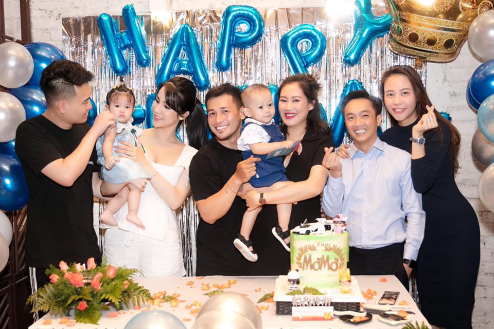 Sao Việt hôm nay (28/5): Đàm Thu Trang bị nghi đang mang bầu, lộ thiệp cưới của Dương Khắc Linh và Sara Lưu - Ảnh 1. Sao Việt hôm nay (28/5): Đàm Thu Trang bị nghi đang mang bầu, lộ thiệp cưới của Dương Khắc Linh và Sara Lưu - Ảnh 1.