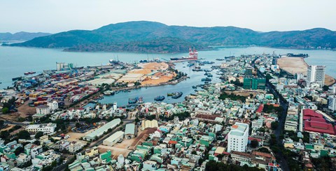 Cận cảnh cảng Quy Nhơn bị bán cổ phần với giá rẻ như cho - Ảnh 1. Cận cảnh cảng Quy Nhơn bị bán cổ phần với giá rẻ như cho - Ảnh 1.