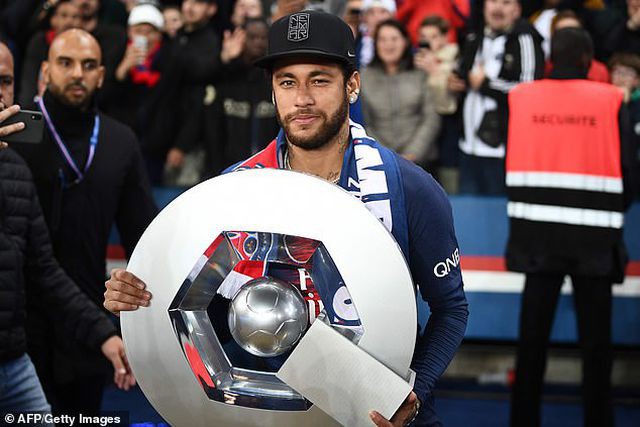 Choáng với mức lương khổng lồ mà Real Madrid phải trả nếu mua Neymar - Ảnh 1. Choáng với mức lương khổng lồ mà Real Madrid phải trả nếu mua Neymar - Ảnh 1.