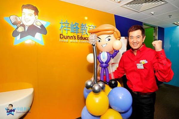 Những ngôi sao TVB có xuất thân danh gia vọng tộc - Ảnh 12. Những ngôi sao TVB có xuất thân danh gia vọng tộc - Ảnh 12.