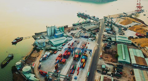 Cận cảnh cảng Quy Nhơn bị bán cổ phần với giá rẻ như cho - Ảnh 7. Cận cảnh cảng Quy Nhơn bị bán cổ phần với giá rẻ như cho - Ảnh 7.